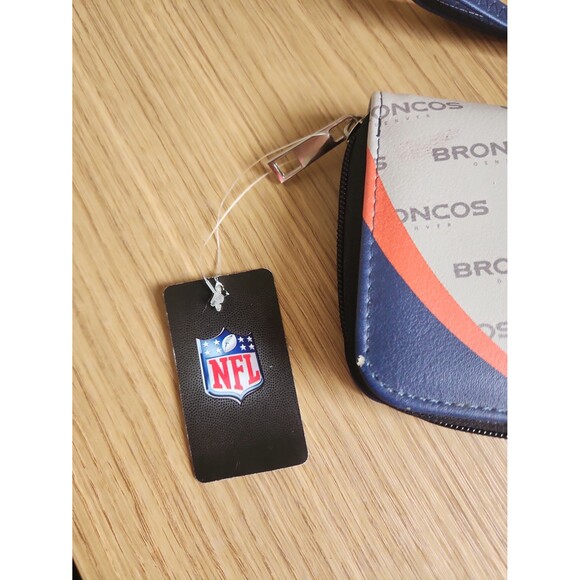 NFL Denver Broncos Curve Zip Organizer Wallet w/ Detachable Strap NWT - Picture 3 of 9